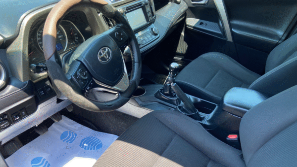 Toyota rav4 4x4 2014 - Image 11